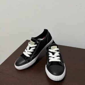 Levis Negro Sneakers / US 7